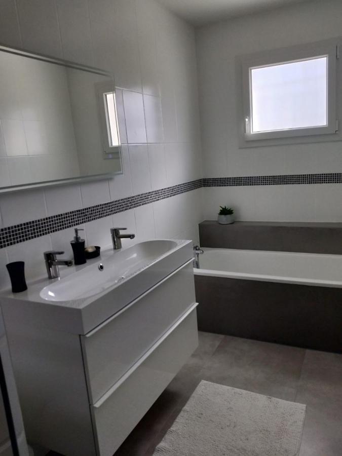 Maison Familiale Avec Jardin De 1500M2 Saint-Genes-de-Fronsac Ngoại thất bức ảnh